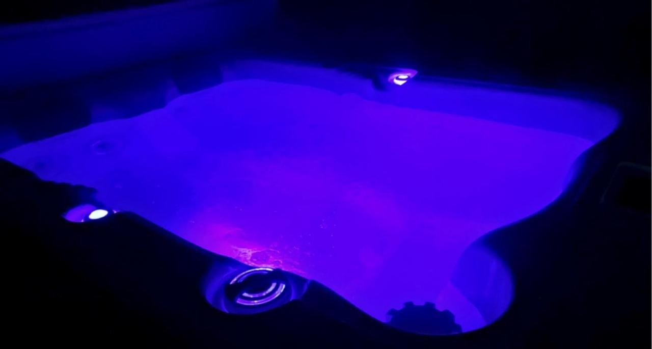 La Suite De Charme Du Mas De La Fontaine De Jonquier Avec Spa Privatif Seguret Exterior photo