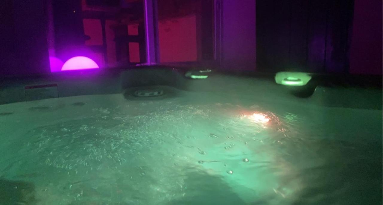 La Suite De Charme Du Mas De La Fontaine De Jonquier Avec Spa Privatif Seguret Exterior photo