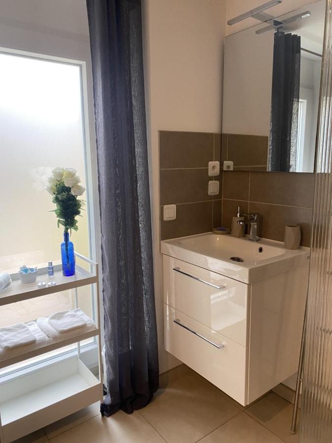 La Suite De Charme Du Mas De La Fontaine De Jonquier Avec Spa Privatif Seguret Exterior photo