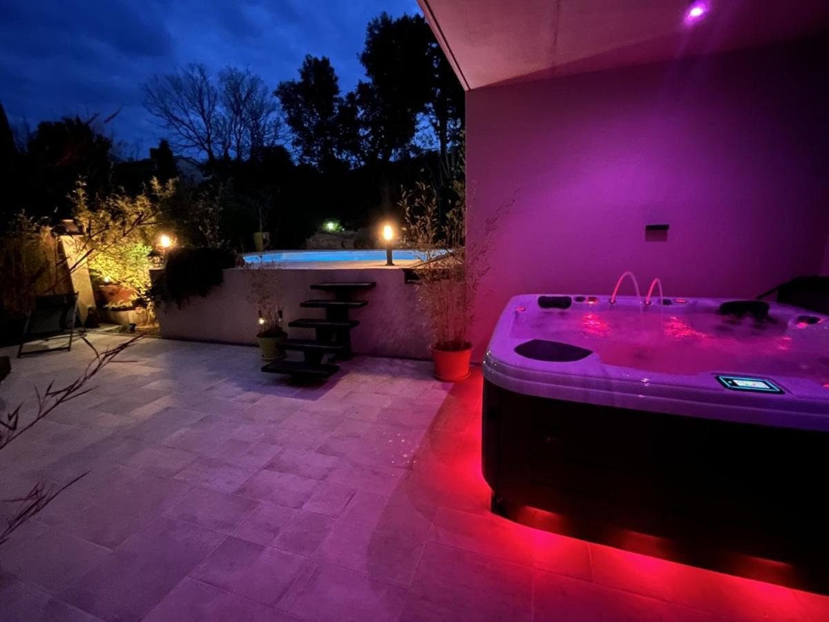 La Suite De Charme Du Mas De La Fontaine De Jonquier Avec Spa Privatif Seguret Exterior photo