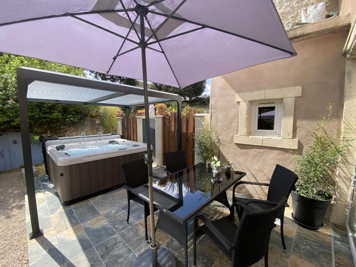 La Suite De Charme Du Mas De La Fontaine De Jonquier Avec Spa Privatif Seguret Exterior photo