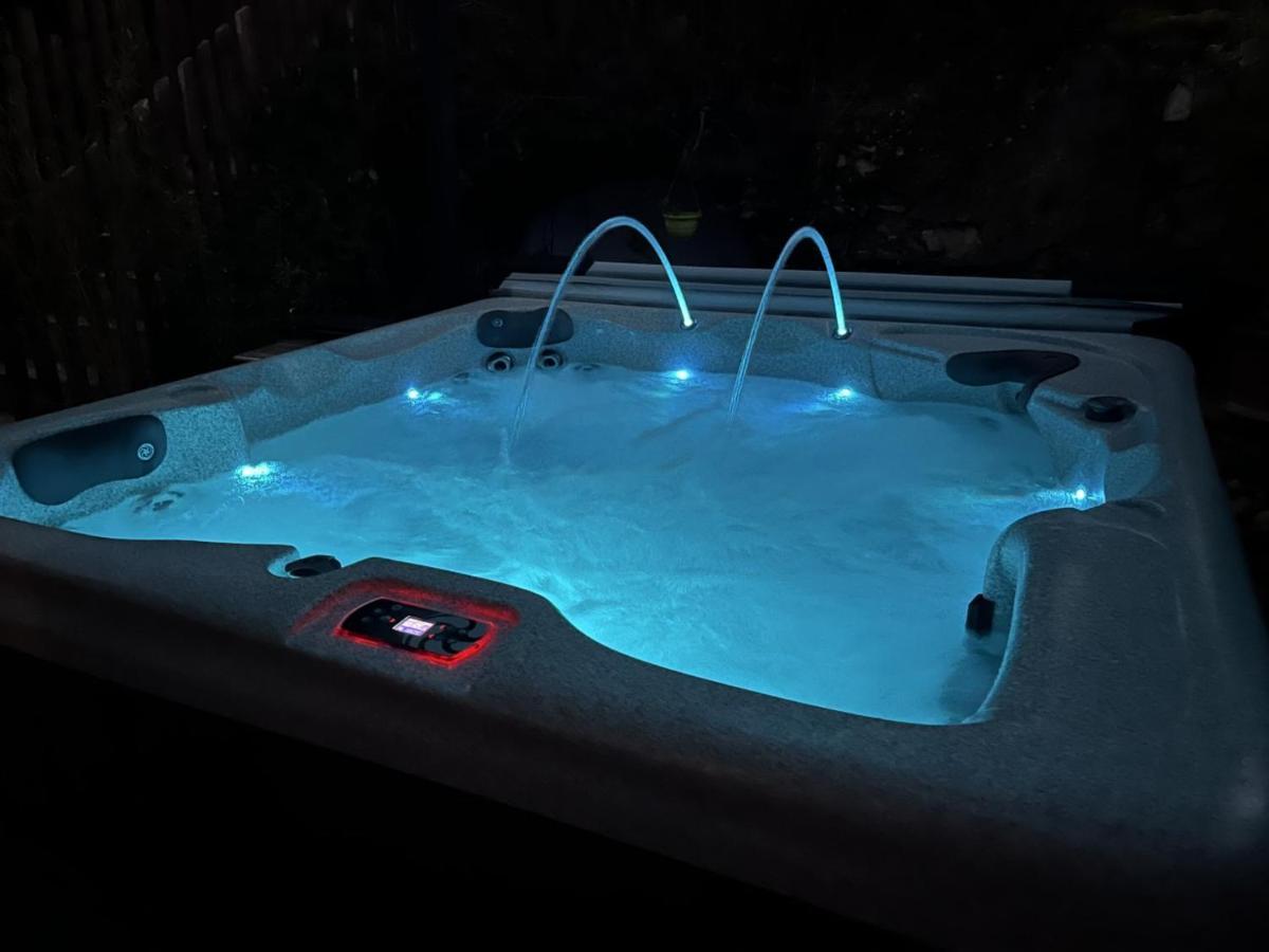 La Suite De Charme Du Mas De La Fontaine De Jonquier Avec Spa Privatif Seguret Exterior photo
